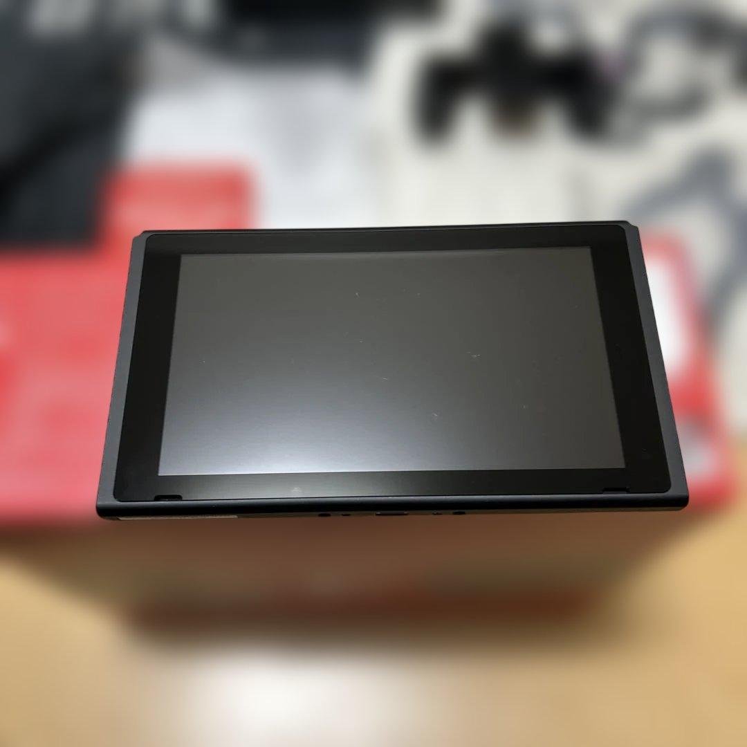 使用期間1年弱　Nintendo Switch 本体 付属品完備　初期化済み
